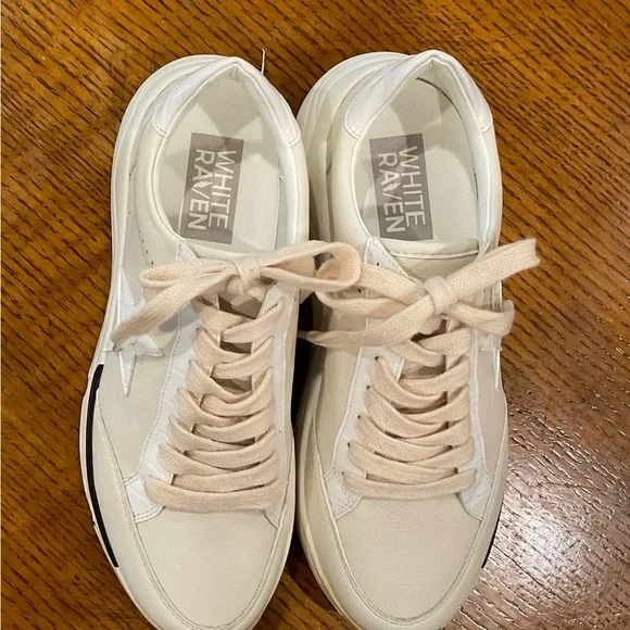 NWOT White Raven Star Sneakers in Cream/Black in Size 6M - Picture 4 of 5